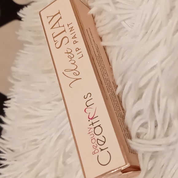 Beauty Creations Velvet Stay “Red Affair” - Picture 6 of 10